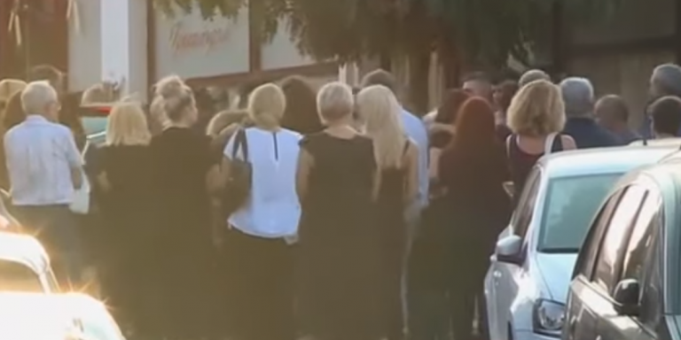 Αίγιο: Οργή και θλίψη στην κηδεία γιαγιάς και εγγονού