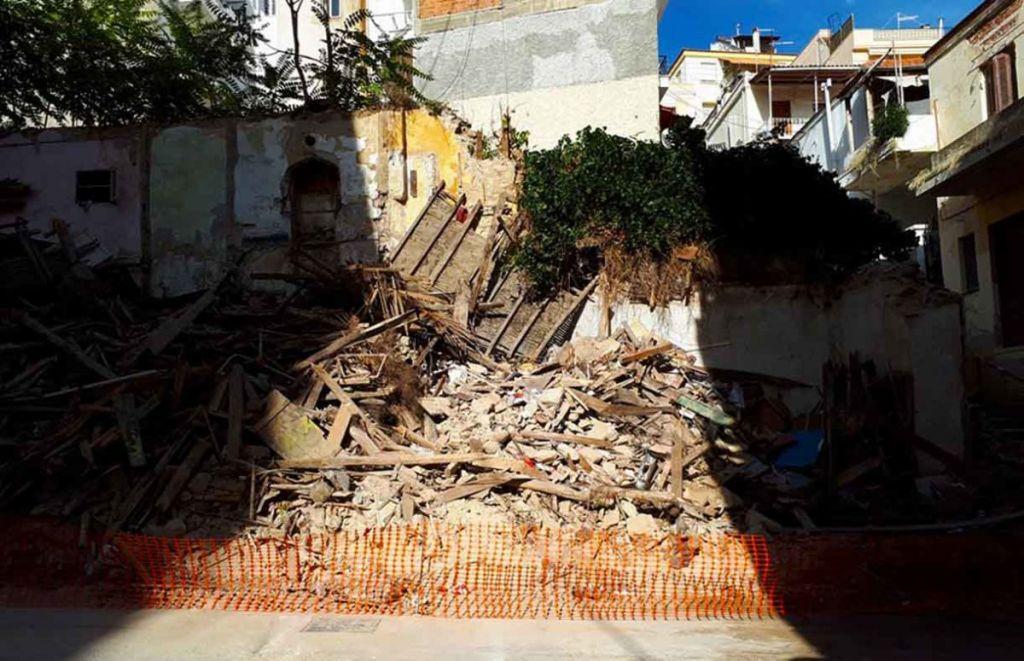 Ξεκίνησε η κατεδάφιση επικίνδυνων κτιρίων στην Αθήνα