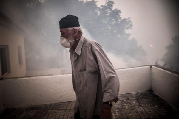 Ιατρικός Σύλλογος: Προσοχή στις ευπαθείς ομάδες που εκτίθενται στον καπνό από την φωτιά