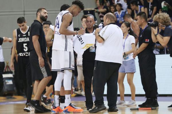 Πόλος έλξης ο Αντετοκούνμπο για Ιορδανούς και Κινέζους