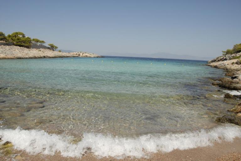 Απόνησος: Η εξωτική ομορφιά στο Αγκίστρι