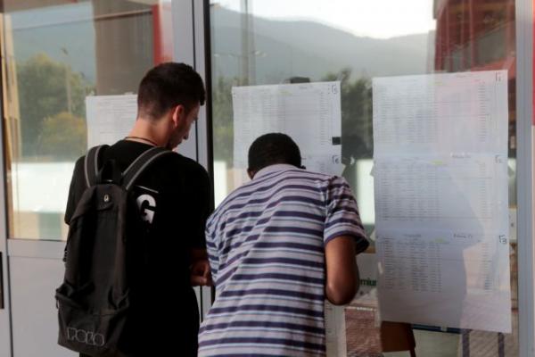 Βάσεις: «Βουτιά» σε Πολυτεχνικές – Ιατρικές, άνοδος σε Αστυνομικές και Οικονομικές [Πίνακες]