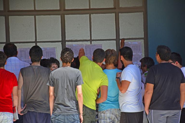 «Μάχη» αριστούχων για τις σχολές που οδηγούν στο Δημόσιο: Οι βάσεις σε Αστυνομικές – Στρατιωτικές (πίνακες)