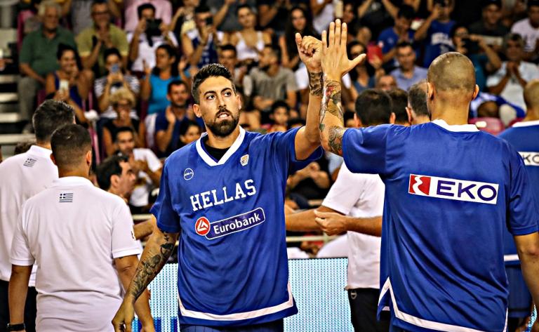 Εθνική : Ο Αθηναίου ξεπροβόδισε με πατερίτσες την ομάδα