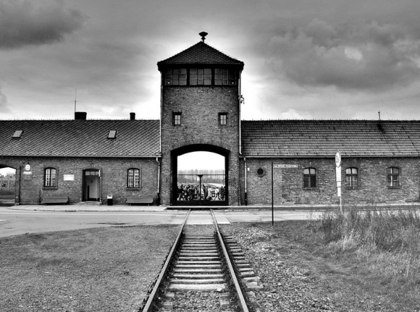 Ολοκαύτωμα: Οι διώξεις, οι εμπειρίες, η διατήρηση της ιστορικής μνήμης