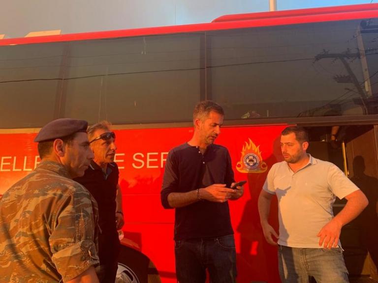 Φωτιά στην Εύβοια: Στα Ψαχνά ο Κώστας Μπακογιάννης