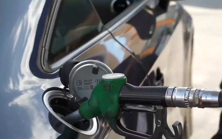 «Χρυσάφι» η βενζίνη στην Ελλάδα – Προσεγγίζει τα δύο ευρώ το λίτρο