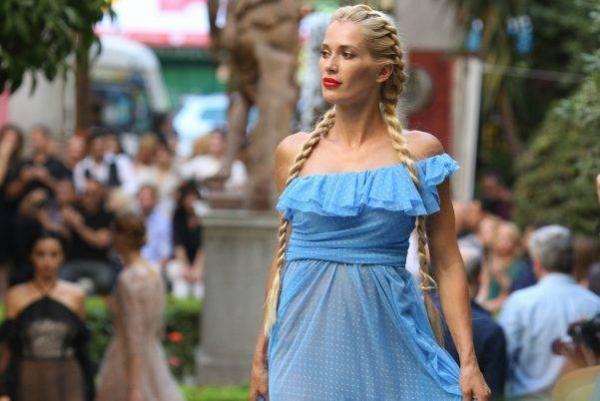 Β. Καρύδα: Πρώτες διακοπές μετά τη δολοφονία του συζύγου της