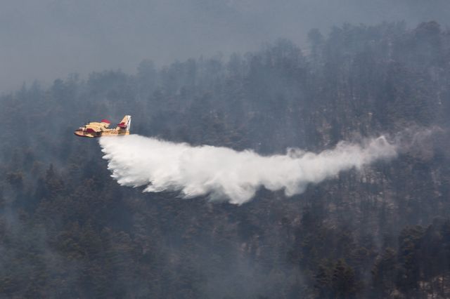 Στυλιανίδης – Βίντεο με τα πυροσβεστικά αεροσκάφη εν δράσει στην Εύβοια