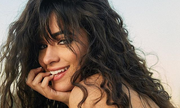 Το tip της Καμίλα Καμπέγιο για αψεγάδιαστο δέρμα