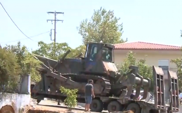 Οι Ένοπλες Δυνάμεις στη «μάχη» της Εύβοιας – Ερπυστριοφόρα στα μέτωπα