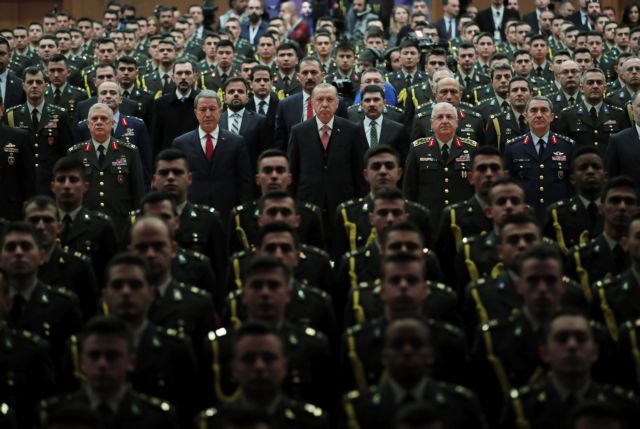 Cumhuriyet : Ηχηρές παραιτήσεις ανώτερων αξιωματικών στην Τουρκία