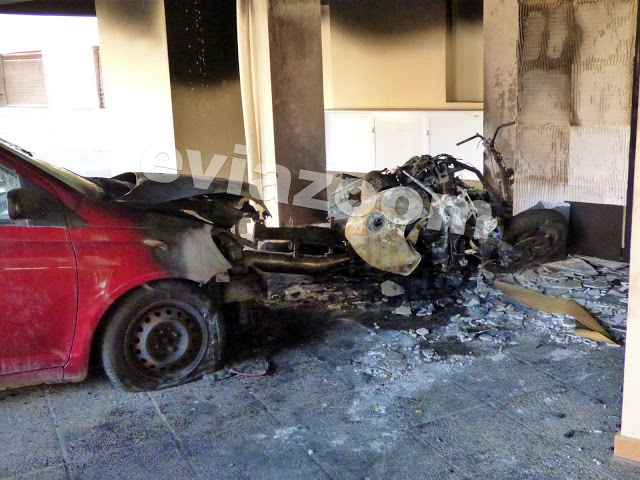 Χαλκίδα: Μεγάλη φωτιά σε πυλωτή πολυκατοικίας – Στις φλόγες τα οχήματα