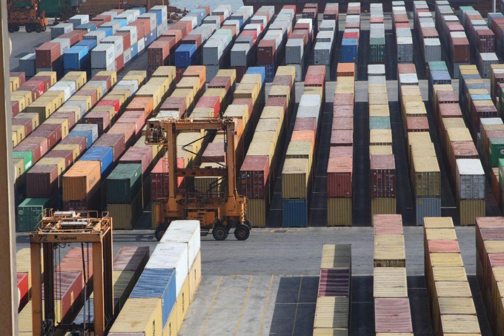 ΕΛΣΤΑΤ: Πτώση σε εξαγωγές και εισαγωγές τον Ιούνιο