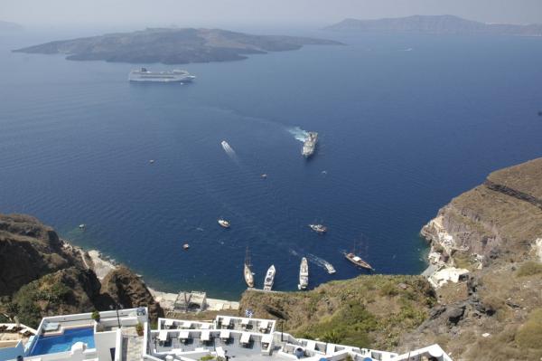 Σαντορίνη: Διαρροή πετρελαιοειδών διαπιστώθηκε σε ακινητοποιημένο πλοίο