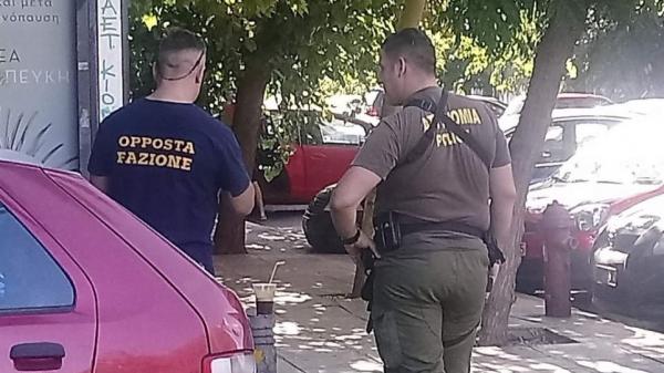 Οι εξηγήσεις της ΓΑΔΑ για τον άντρα των ΜΑΤ που μιλούσε με νεοναζί