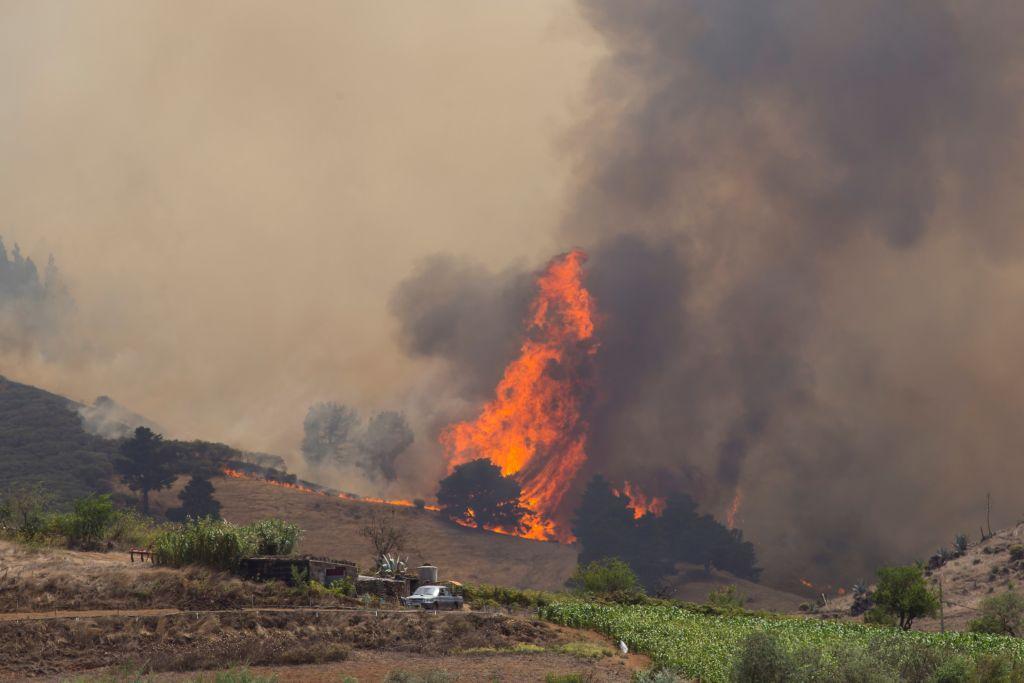 Πύρινος εφιάλτης στην Ισπανία – 8.000 κάτοικοι εγκατέλειψαν το νησί Γκραν Κανάρια [Εικόνες]