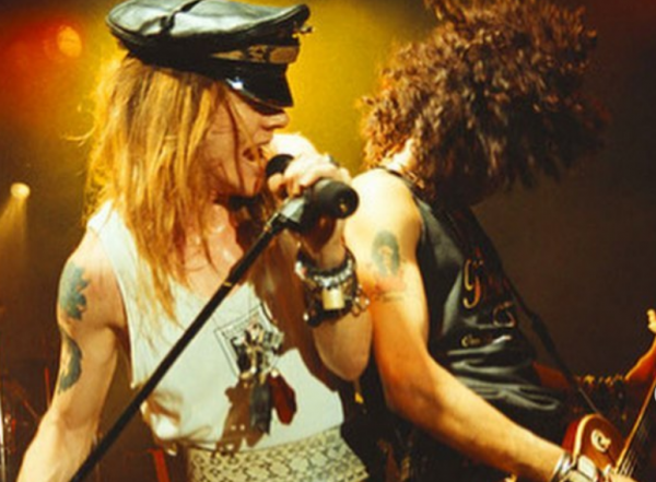«Πόλεμος» μεταξύ Guns N ‘Roses και ζυθοποιίας