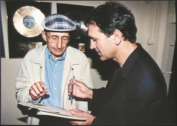 Συγκλονίζει ο Γιώργος Νταλάρας για τον Μάνο Ελευθερίου: Βρίσκομαι ακόμη σε κατάσταση σοκ