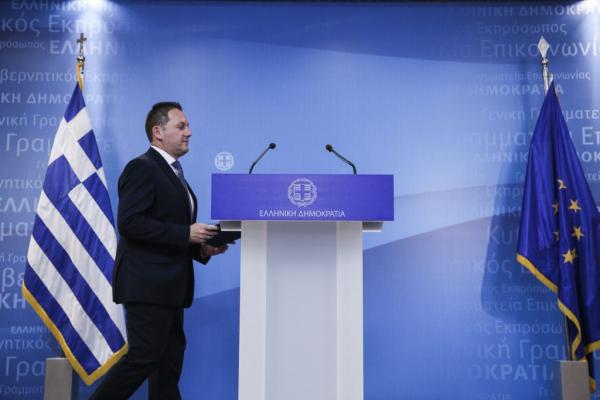 Πέτσας για κατάργηση αιτιολόγησης απόλυσης: Βγάζουμε τον κόφτη στις προσλήψεις