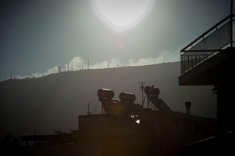 Πύρινη κόλαση στον Υμηττό: Μαίνεται η πυρκαγιά – «Μάχη» να μην περάσει στην Καισαριανή