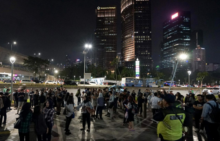 Ινδονησία: Τουλάχιστον ένας νεκρός εξαιτίας του ισχυρού σεισμού