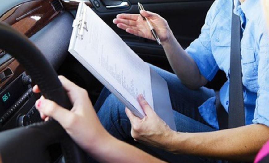Δίπλωμα οδήγησης: Τι θα ισχύσει με τα παράβολα, τι αλλάζει για ηλικιωμένους