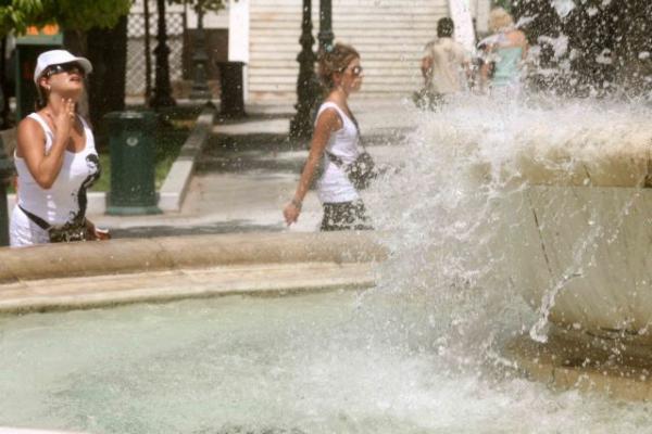 Οι προειδοποιήσεις των γιατρών για τον καύσωνα