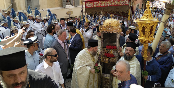 Κέρκυρα: Με λαμπρότητα πραγματοποιήθηκε η λιτανεία του σκηνώματος του Αγίου Σπυρίδωνος