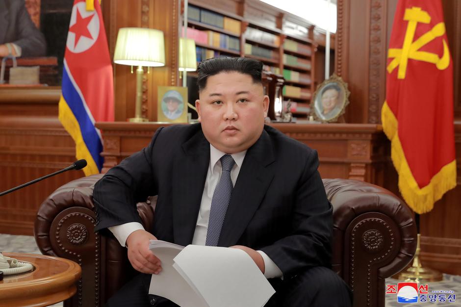 Βόρεια Κορέα: Νέα πυραυλική δοκιμή υπό το βλέμμα του Κιμ Γιονγκ Ουν