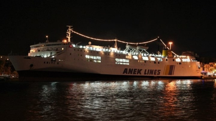 Ταλαιπωρία εκατοντάδων επιβατών λόγω μηχανικής βλάβης σε δύο «κρητικά» πλοία την ίδια μέρα