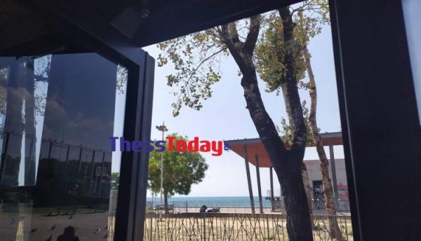 Και δρομολόγιο με ανοιχτή πόρτα από λεωφορείο του ΟΑΣΘ (εικόνες)