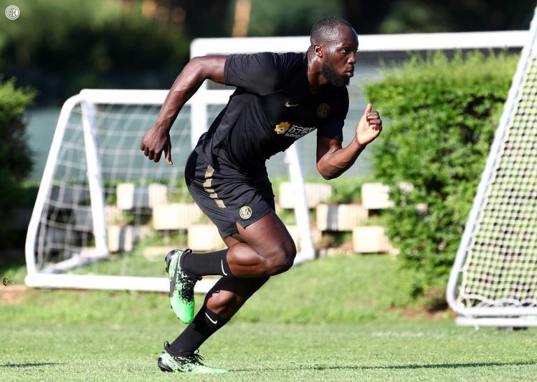 Ο Λουκάκου απάντησε στους επικριτές δείχνοντας τους… κοιλιακούς του