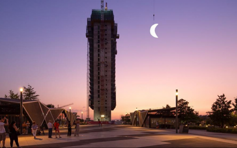 Ένα δεύτερο φεγγάρι φώτισε τον ουρανό της Μαδρίτης