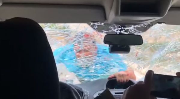 Μαγαζάτορας έκανε γυαλιά καρφιά ΙΧ δυσαρεστημένων πελατών