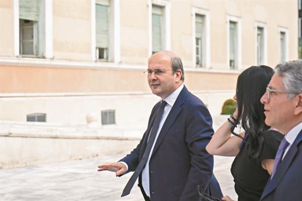 2+1 κινήσεις για 750 εκατ. ευρώ στα άδεια ταμεία