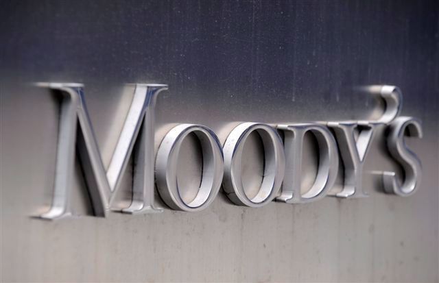Moody's: H άρση των capital controls θα ενισχύσει τις καταθέσεις