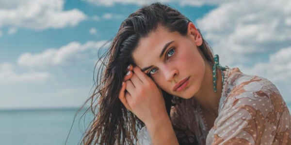 Χριστίνα Μπόμπα: Κάνει yoga με «καυτό» μπικίνι