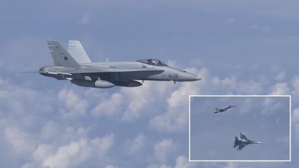 Βίντεο: Ρωσικά μαχητικά απώθησαν πολεμικό αεροσκάφος του ΝΑΤΟ