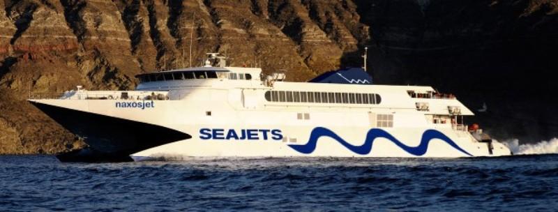 Στο λιμάνι της Ραφήνας το «Naxos jet» λόγω δυσμενών καιρικών συνθηκών