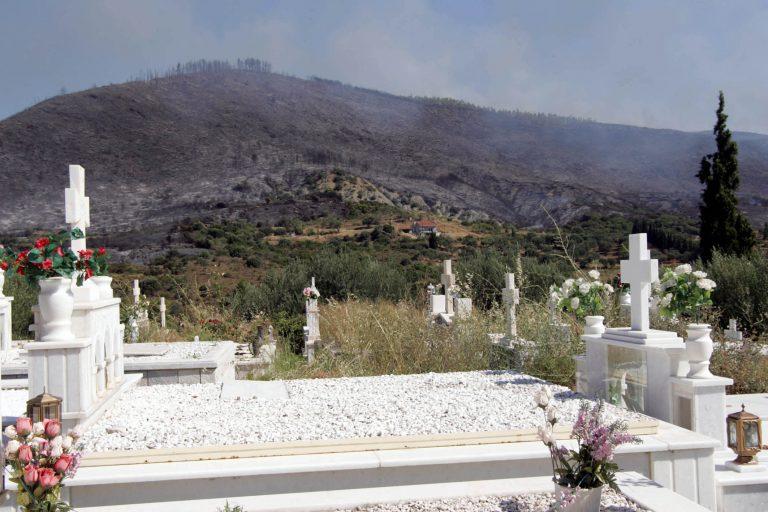 Είχε ρημάξει τα μπρούτζινα ανθοδοχεία σε νεκροταφείο των Ιωαννίνων