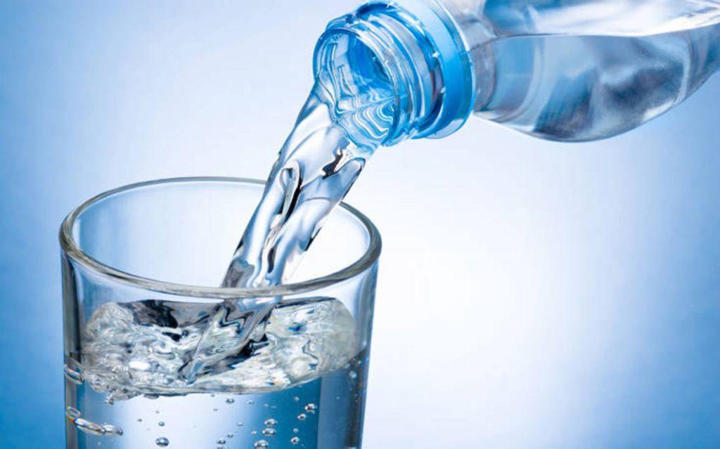 ΠΟΥ: Χαμηλή η επικινδυνότητα των μικροπλαστικών στο πόσιμο νερό