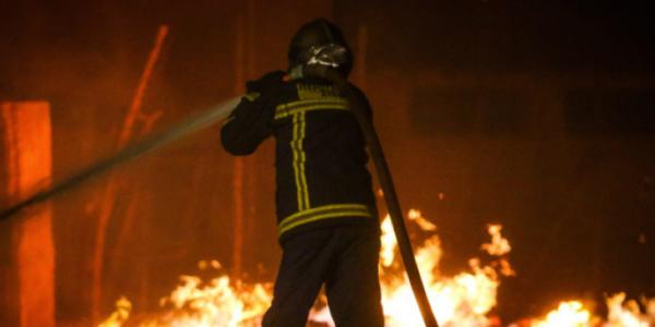 Συναγερμός στην Παλλήνη : Πυρκαγιά σε χώρο ανακυκλώσιμων υλικών