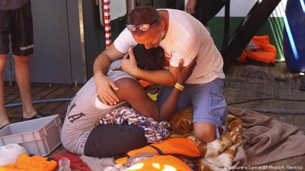 Λύση διαφαίνεται για το Open Arms με τους 107 πρόσφυγες