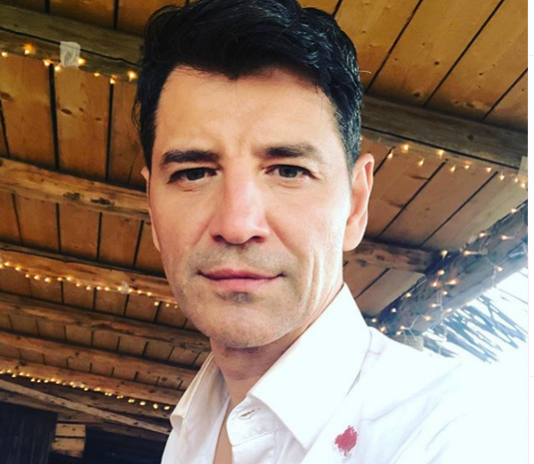 Σάκης Ρουβάς: Kάνει flyboard και το απολαμβάνει