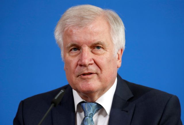 Ζεεχόφερ: Κάθε πρόσφυγας που επισκέπτεται τακτικά την πατρίδα του πρέπει να απελαύνεται