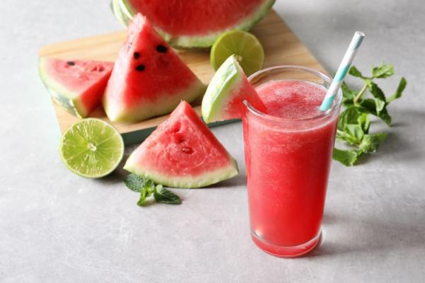 Το απολαυστικό smoothie που καταπολεμά την κατακράτηση υγρών