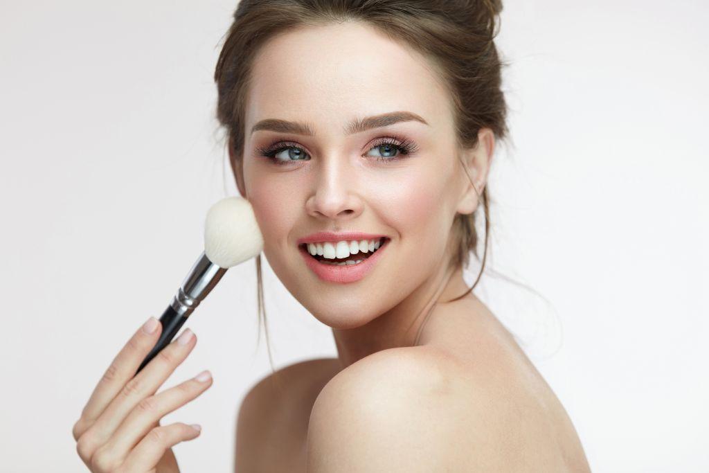 Έτσι θα εφαρμόσετε το ρουζ σαν επαγγελματίας