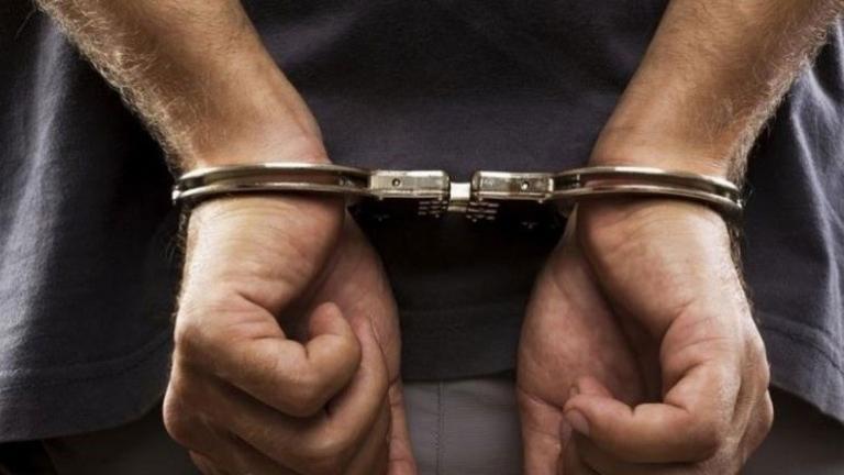 Έμπορος ναρκωτικών με πιστόλι αστυνομικού στα Εξάρχεια