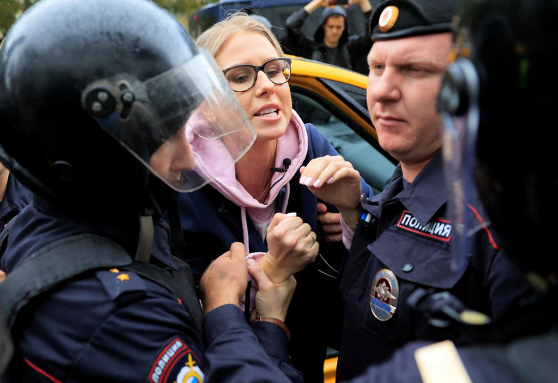 Μόσχα: Η ρωσική αστυνομία συνέλαβε την ακτιβίστρια της αντιπολίτευσης Λιουμπόφ Σόμπολ